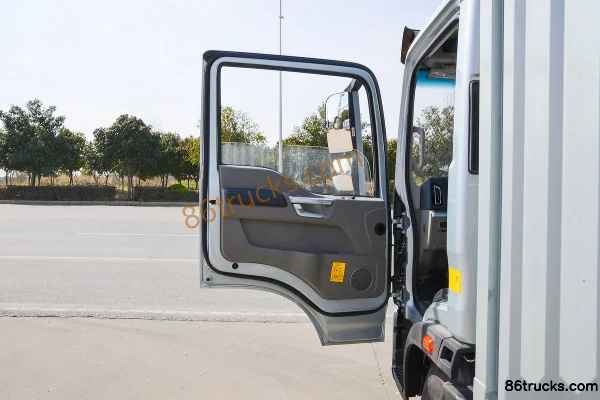 Sinotruk Tongshuai PRO 2.5L Diesel 170hp 4X2(6 wheels) 8-Speed 4.15m Single Row Van Light Truck Cab (1) | 86Trucks