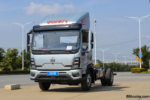 Sinotruk Tongshuai PRO 2.5L Diesel 185hp 4X2(6 wheels) Fast Gear 12-speed 4.15m single-row grain van light truck Exterior (3) | 86Trucks