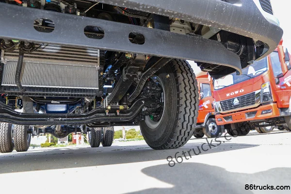 Sinotruk Tongshuai PRO 2.5L Diesel 185hp 4X2(6 wheels) Fast Gear 12-speed 4.15m single-row grain van light truck Chassis (3) | 86Trucks