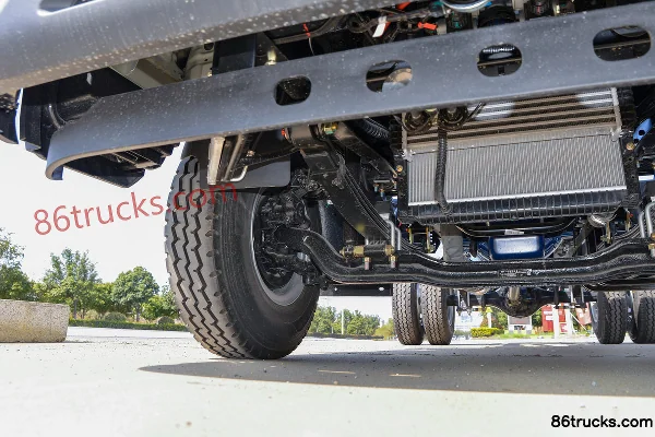 Sinotruk Tongshuai PRO 2.5L Diesel 185hp 4X2(6 wheels) Fast Gear 12-speed 4.15m single-row grain van light truck Chassis (2) | 86Trucks