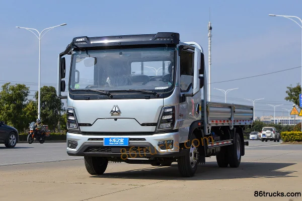 Sinotruk HOWO Tongshuai PRO 2.5L Diesel 180 hp 4X2(6 wheels) WLY 6-speed 4.15m Single Row Flatbed Light Truck Exterior (3) | 86Trucks
