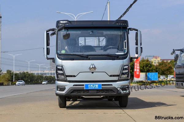 Sinotruk HOWO Tongshuai PRO 2.5L Diesel 180 hp 4X2(6 wheels) WLY 6-speed 4.15m Single Row Flatbed Light Truck Exterior (2) | 86Trucks