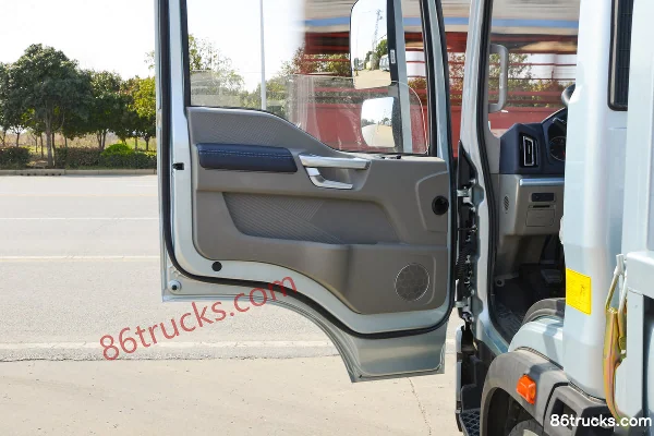 Sinotruk HOWO Tongshuai PRO 2.5L Diesel 180 hp 4X2(6 wheels) WLY 6-speed 4.15m Single Row Flatbed Light Truck Cab (2) | 86Trucks
