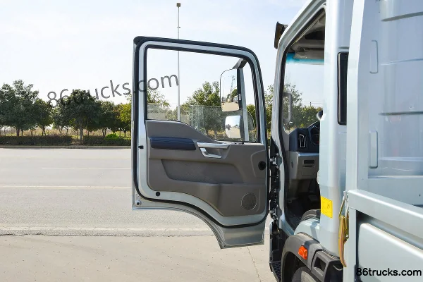 Sinotruk HOWO Tongshuai PRO 2.5L Diesel 180 hp 4X2(6 wheels) WLY 6-speed 4.15m Single Row Flatbed Light Truck Cab (1) | 86Trucks