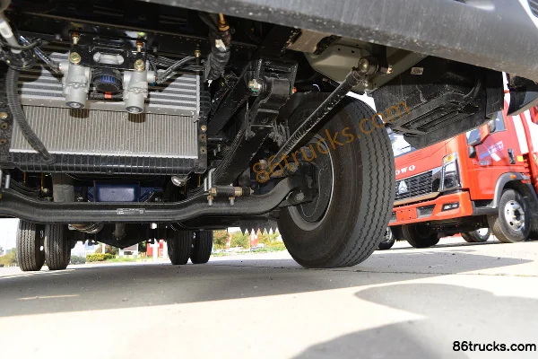 Sinotruk HOWO Tongshuai PRO 2.5L Diesel 180 hp 4X2(6 wheels) WLY 6-speed 4.15m Single Row Flatbed Light Truck Chassis (3) | 86Trucks