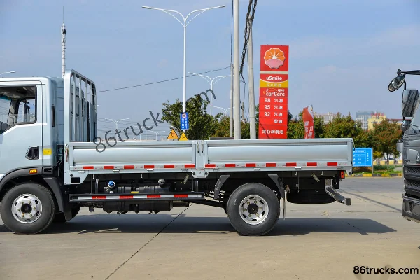 Sinotruk HOWO Tongshuai PRO 2.5L Diesel 180 hp 4X2(6 wheels) WLY 6-speed 4.15m Single Row Flatbed Light Truck Body (2) | 86Trucks