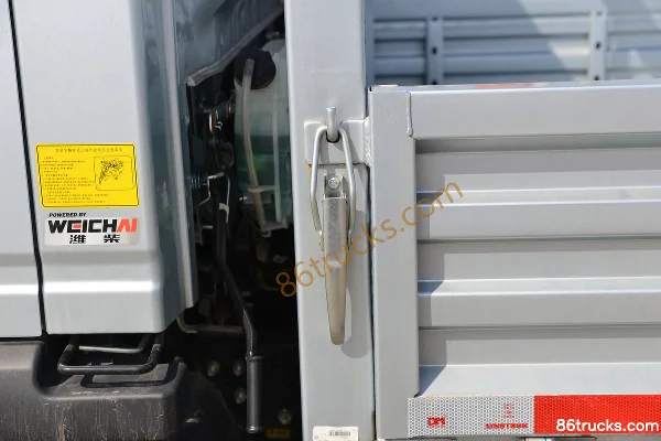 Sinotruk HOWO Tongshuai 145 hp 4X2(6 wheels) 4.15m Single Row Flatbed Light Truck (Xingrui 6-Speed) Body (3) | 86Trucks