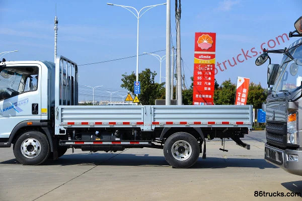 Sinotruk HOWO Tongshuai 145 hp 4X2(6 wheels) 4.15m Single Row Flatbed Light Truck (Xingrui 6-Speed) Body (2) | 86Trucks
