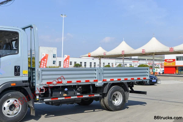 Sinotruk HOWO Tongshuai 145 hp 4X2(6 wheels) 4.15m Single Row Flatbed Light Truck (Xingrui 6-Speed) Body (1) | 86Trucks