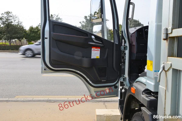 Sinotruk HOWO Tongshuai 2.5L Diesel 180hp 4X2(6 wheels) Sinotruk 10-Speed 4.15m Single Row Cargo Cage Light Truck Cab (2) | 86Trucks
