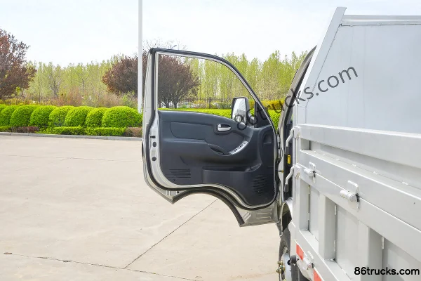Kama Ruihang HX3 2L Diesel 102hp 4X2(6 wheels) Mengwo 5-Speed 2.915m Single Row Dump Truck Cab (1) | 86Trucks