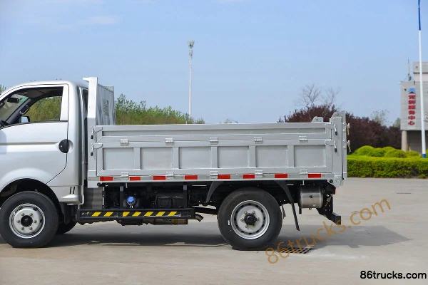 Kama Ruihang HX3 2L Diesel 102hp 4X2(6 wheels) Mengwo 5-Speed 2.915m Single Row Dump Truck Body (2) | 86Trucks