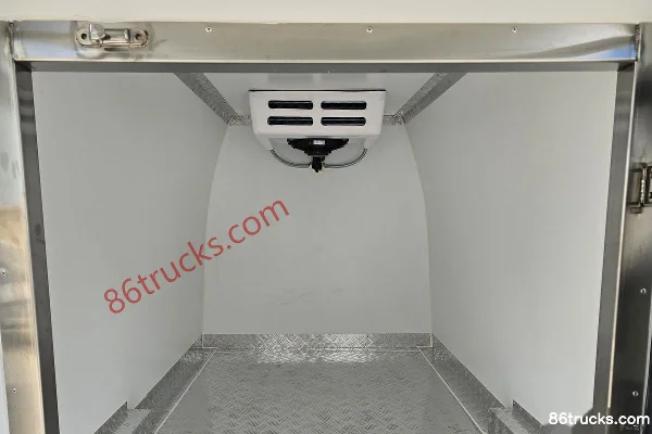 Xinyuan Jinbei New Haishi X30L Fortune Edition 102 hp 1.5L Gasoline 2.168m Refrigerated Truck Cab (1) | 86Trucks