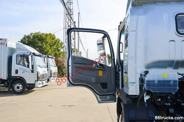Sinotruk Tongshuai 2,5 L diesel 180 ch 4X2(6 roues) 12 vitesses 3,85 m camion porteur à ridelles avec cabine avancée (1) | 86Trucks