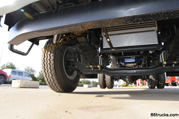 Sinotruk Tongshuai 2,5 L diesel 180 ch 4X2(6 roues) 12 vitesses 3,85 m camion porteur à ridelles avec cabine avancée Châssis (2) | 86Trucks