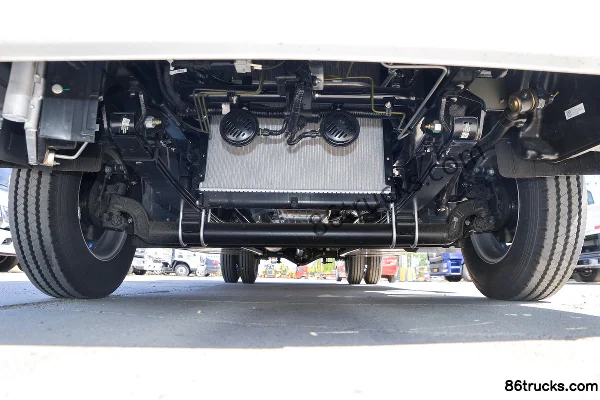 Foton Aoling M Card 2.0L 127ch 4X2(6 roues) CNG 3.535m plateau à ridelles cabine avancée Châssis (1) | 86Trucks