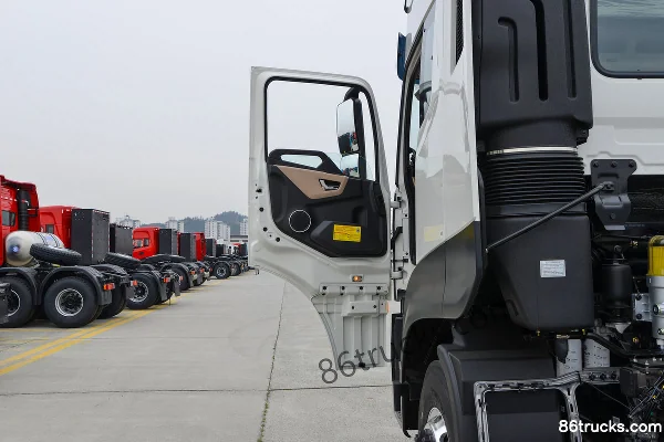 Dongfeng Commercial Vehicle Dongfeng Tianlong KL Qihang Edition 2.0 10.8L Diesel 490hp 6X4(10 wheels) Eaton 12-speed AMT Automatic Hazardous