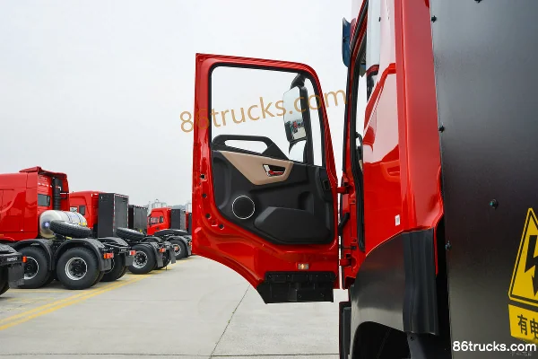Dongfeng Commercial Vehicle Tianlong KL version standard 6X4(10 roues) tracteur routier électrique à batterie swap CATL 400kWh Cabine (1)