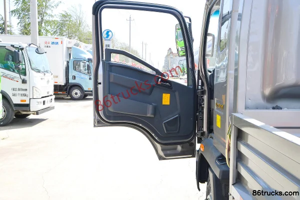 Sinotruk HOWO Hanjiang 151 hp 4X2(6 wheels) 3.85m half-cab flatbed light truck (WLY 8-speed) (2) | 86Trucks