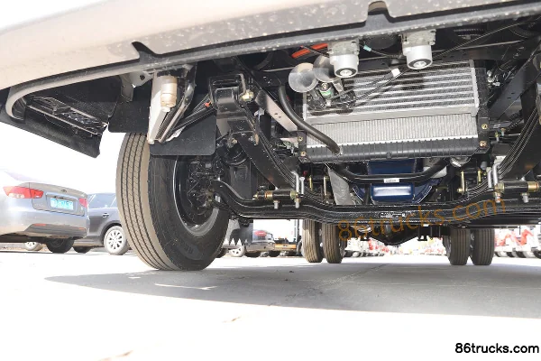Sinotruk HOWO Hanjiang 151 hp 4X2(6 wheels) 3.85m half-cab flatbed light truck (WLY 8-speed) Chassis (2) | 86Trucks