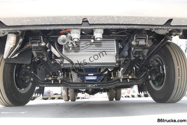 Sinotruk HOWO Hanjiang 151 hp 4X2(6 wheels) 3.85m half-cab flatbed light truck (WLY 8-speed) Chassis (1) | 86Trucks