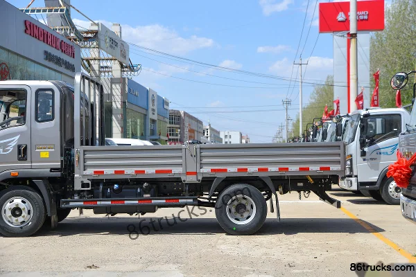 Sinotruk HOWO Hanjiang 151 hp 4X2(6 wheels) 3.85m half-cab flatbed light truck (WLY 8-speed) Body (2) | 86Trucks
