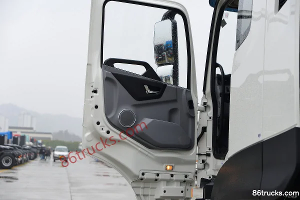 Dongfeng Commercial Vehicle Tianlong KL 12.9L LNG 520 hp 6X4(10 wheels) Dongfeng 14-speed Hazardous Materials Tractor Truck Cab (2) | 86Truc