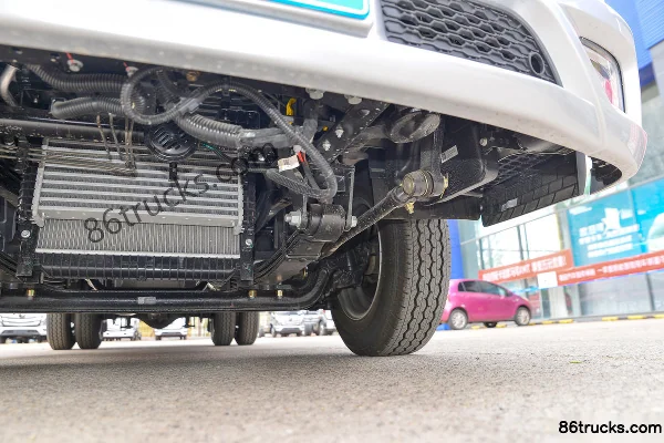 Foton Aumark X Dream Edition 122hp 4X2(6 wheels) 3.83m Sleeper Cab Flatbed Light Truck (Air Brake) Chassis (3) | 86Trucks