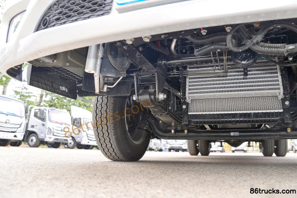 Foton Aumark X Dream Edition 122hp 4X2(6 wheels) 3.83m Sleeper Cab Flatbed Light Truck (Air Brake) Chassis (2) | 86Trucks