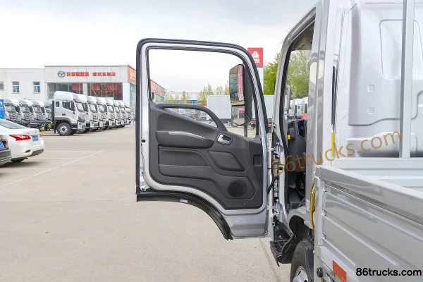 Foton Aumark S1 Series Southwest Version 156 hp 4X2(6 wheels) 4.17m Single Row Flatbed Light Truck Cab (1) | 86Trucks