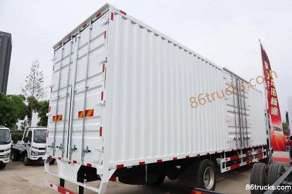 Dongfeng Liuqi Chenglong H5 320hp 4X2(6 wheels) 9.7m AMT automatic transmission van cargo truck Body (1) | 86Trucks