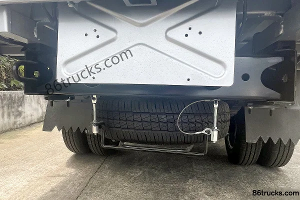 Dongfeng D71 PLUS 1.6L Gasoline 122hp 4X2(6 wheels) 5-Speed 3.7m Single Row Enclosed Mini Truck Chassis (1) | 86Trucks