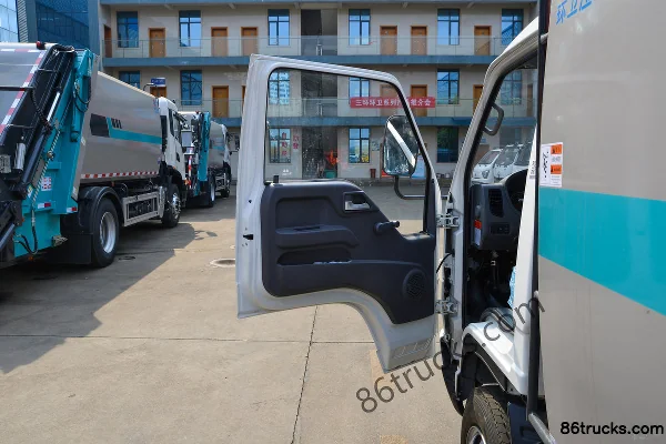 Foton Forland Xiaoka Zhixing 3 115 ch 4X2(6 roues) camion benne à compression (marque Chengli) Cabine (1) | 86Trucks