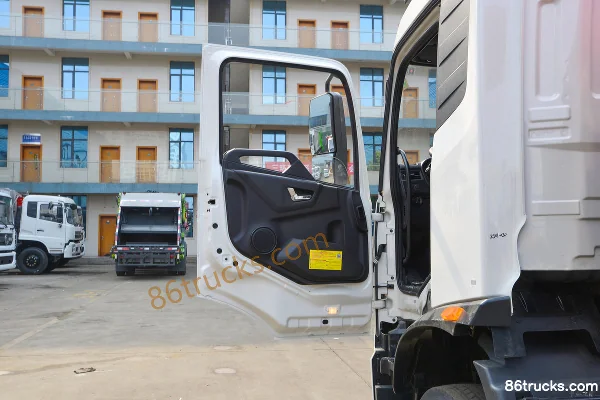 Dongfeng Tianjin KR 230 hp 4X2(6 wheels) Compactor Garbage Truck (Chengli Brand) Cab (1) | 86Trucks