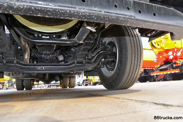 Dongfeng Tianjin KR 230 hp 4X2(6 wheels) Compactor Garbage Truck (Chengli Brand) Chassis (3) | 86Trucks