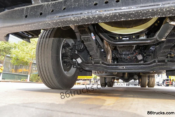 Dongfeng Tianjin KR 230 hp 4X2(6 wheels) Compactor Garbage Truck (Chengli Brand) Chassis (2) | 86Trucks