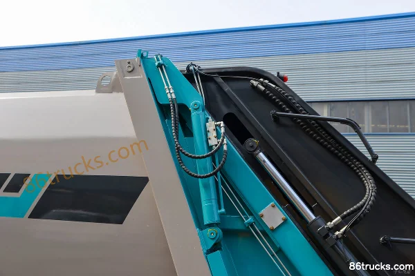 Dongfeng Tianjin KR 230 hp 4X2(6 wheels) Compactor Garbage Truck (Chengli Brand) Body (3) | 86Trucks