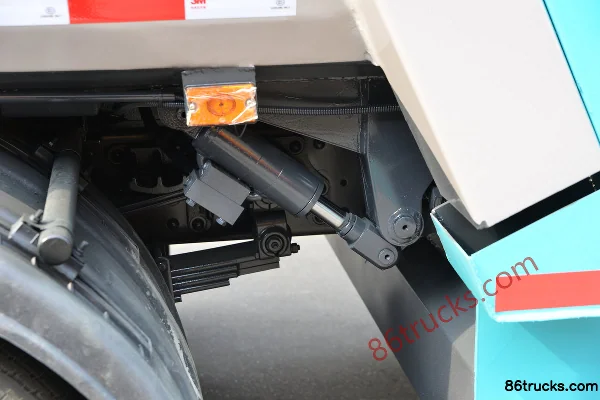Dongfeng Tianjin KR 230 hp 4X2(6 wheels) Compactor Garbage Truck (Chengli Brand) Body (2) | 86Trucks