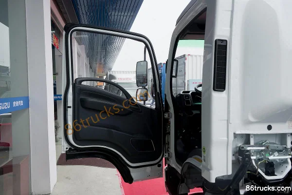 Isuzu KV600 120 ch 4X2(6 roues) camion léger fourgon, cabine simple, 4,97 m (1) | 86Trucks