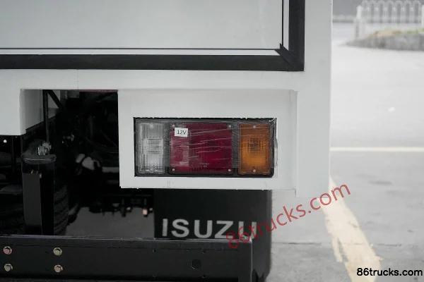 Isuzu KV600 120 ch 4X2(6 roues) camion léger fourgon, cabine simple, 4,97 m Carrosserie (2) | 86Trucks