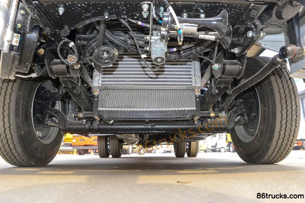 Sinotruk Warrior M1 137 ch 4X2(6 roues) 2,12 m camion à ordures compacteur (marque Chengli) Châssis (1) | 86Trucks
