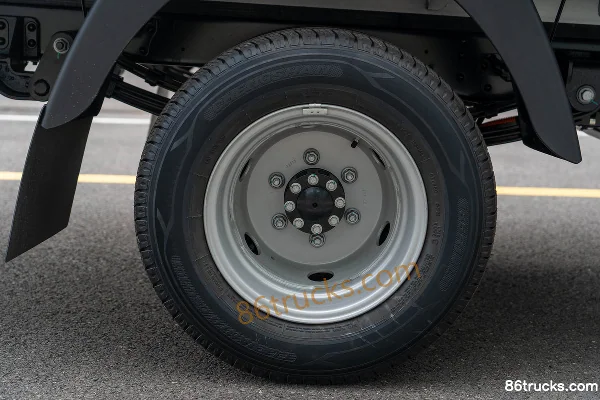 Leichi Ren T30 2025 Comfort Edition Hydraulic Brake 3.7m Single Row Pure Electric Flatbed Mini Truck Yiwei 55.06kWh 4X2(6 wheels) Cab (2)