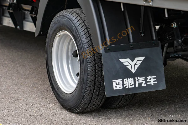 Leichi Ren T30 2025 Comfort Edition Hydraulic Brake 3.7m Single Row Pure Electric Flatbed Mini Truck Yiwei 55.06kWh 4X2(6 wheels) Cab (1)