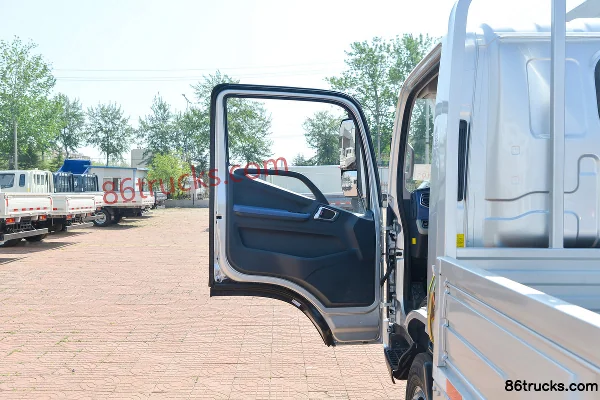 Foton Times Leader G6 160 hp 4X2(6 wheels) 4.17m Single-row Flatbed Light Truck Cab (1) | 86Trucks