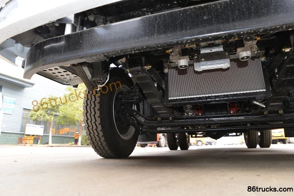 Dongfeng V3 142hp 4X2(6 wheels) Diesel Single Row Detachable Container Garbage Truck Chassis (2) | 86Trucks