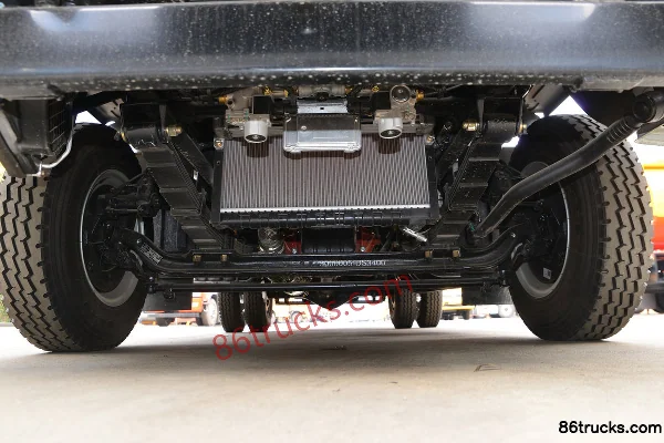 Dongfeng V3 142hp 4X2(6 wheels) Diesel Single Row Detachable Container Garbage Truck Chassis (1) | 86Trucks