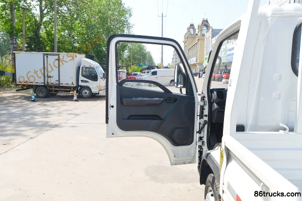 Foton Times Linghang S1 Pioneer Edition 2.0L 144 hp 4X2(6 wheels) Gasoline 4.12m Single Row Flatbed Mini Truck Cab (1) | 86Trucks