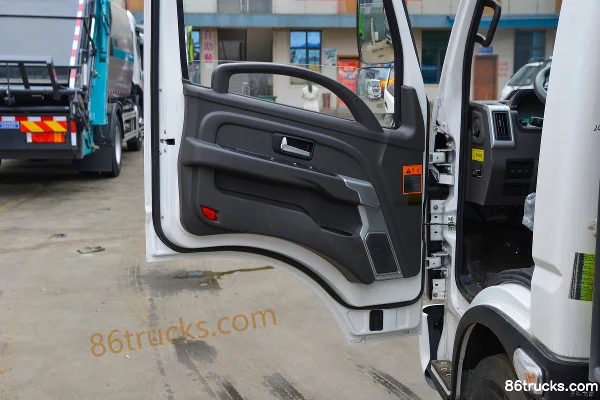 Feidi HX5 4X2(6 wheels) Plug-in Hybrid Compression Refuse Truck Cab (2) | 86Trucks