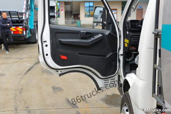 Feidi EF3 4X2(6 wheels) Electric Garbage Truck CATL 55.71kWh Cab (2) | 86Trucks