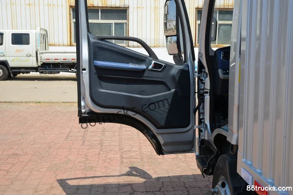 Shidai Linghang Big G 2L LNG 150 hp 4X2(6 wheels) WLY 6-speed 4.14m Single Row Enclosed Light Truck Cab (2) | 86Trucks